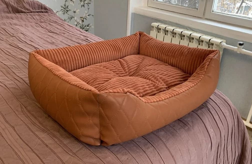 Lezhak dlya zhivotnykh foxie Leather 52x41kh10 sm (Лежак для животных foxie Leather 52x41х10 см), Mixed Breed (Kotyata Darom)
