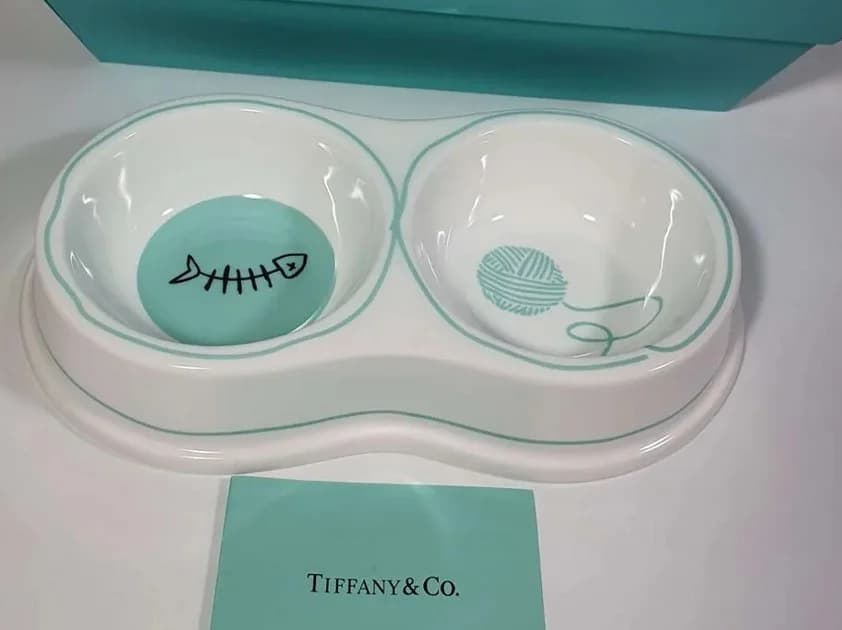 Miska Tiffany & Co dlya kota (Миска Tiffany & Co для кота), Mixed Breed (Kotyata Darom)