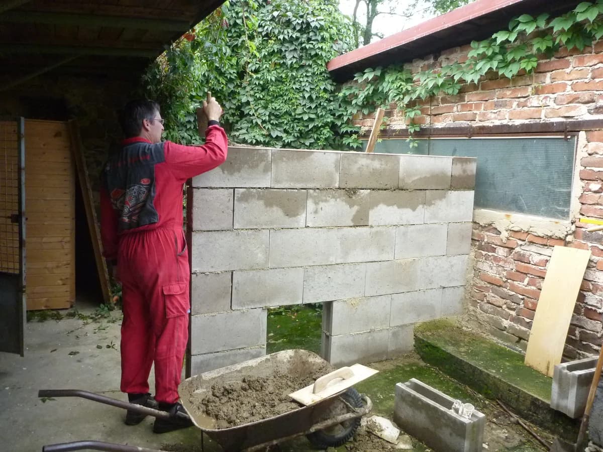 Pokračuje stavba kotců,  Mixed Breed for adoption at AZYL-PES, 464 01 Krásný Les