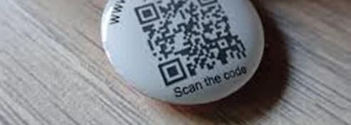 La médaille code QR pour les chiens,  Mixed Breed for adoption at CaniMinet, Paris