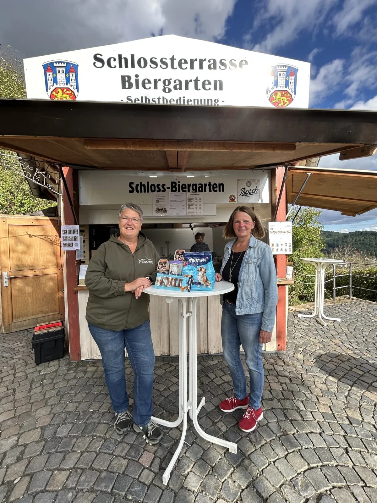 Spendenübergabe im Schlossbiergarten, Mixed Breed for adoption at Tierschutzverein Hundehilfe Hinterland e.V.